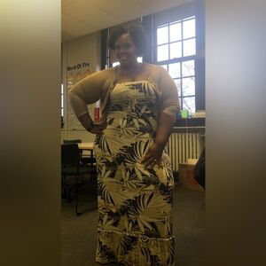 Beautiful leaf print strapless dress